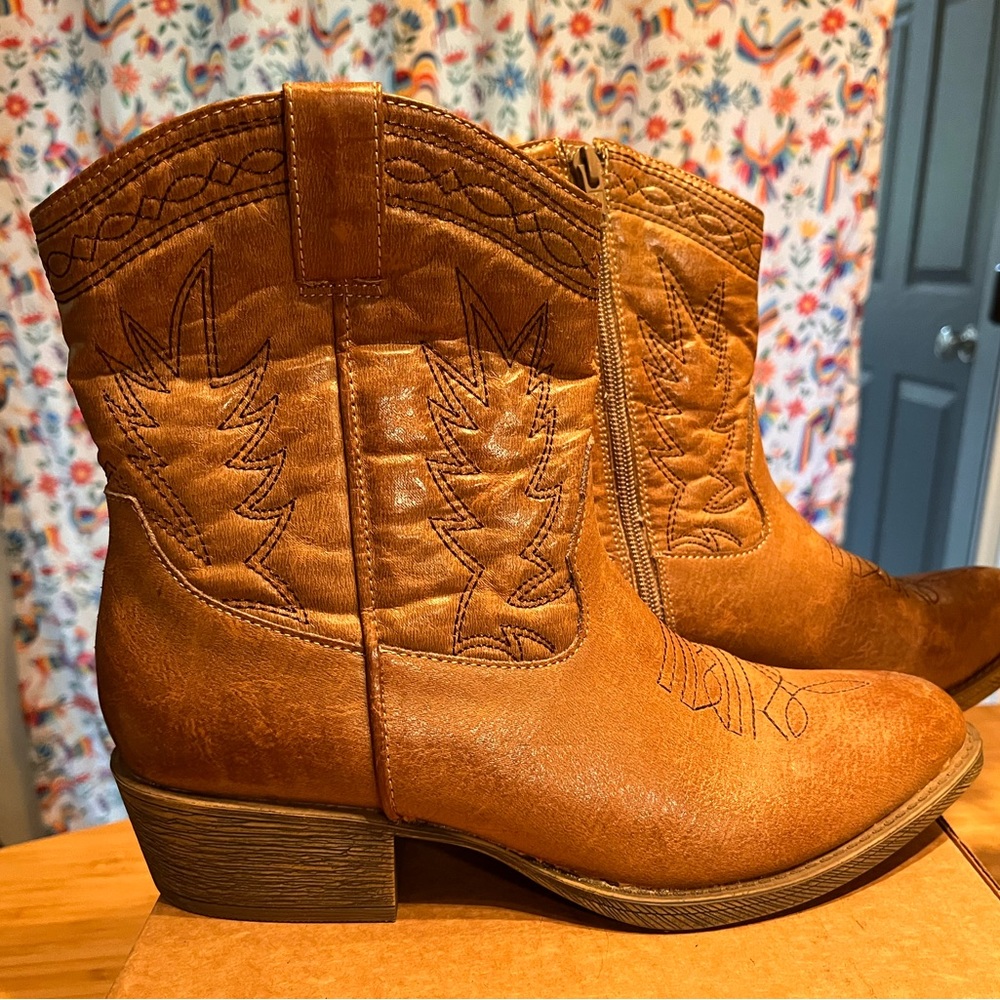 Coconuts by Matisse vegan cowboy boots sz 9